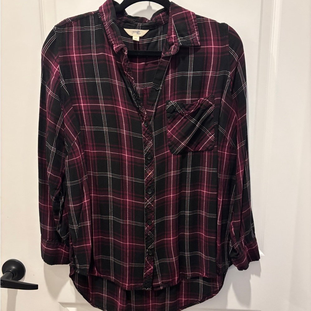 ✨3 SHIRTS✨
Women's Plaid Button-Front Shirt in Black and Burgundy